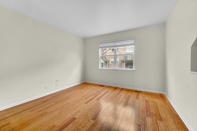 Photo - 1114 N Claremont Dr