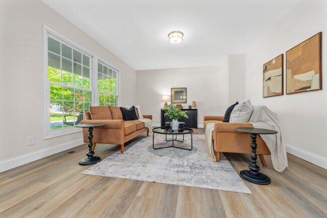 Photo - 2 Oak Point Ct