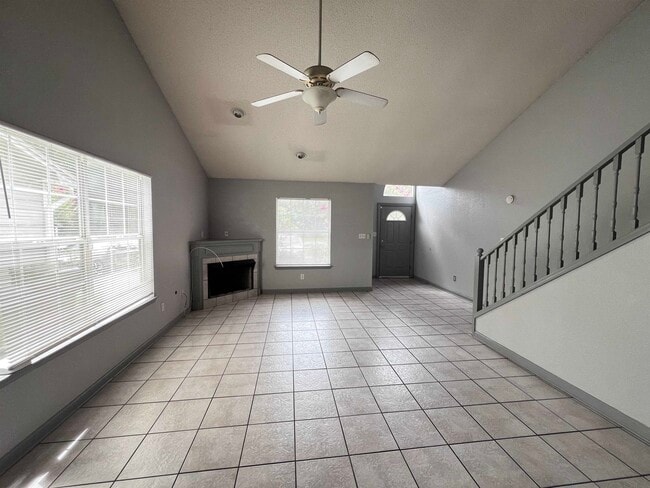 1406 Golden Park Ct