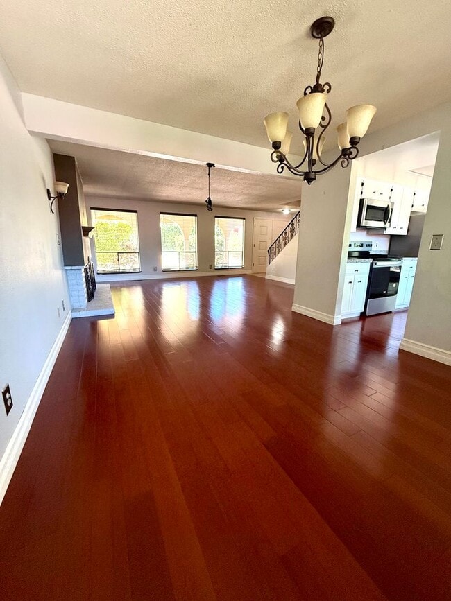 Building Photo - Live Comfortably in Federal Way – 4-Bedroo... Rental