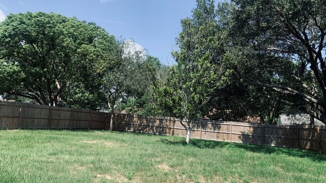 Photo - NICE 3/2/2 IN CLERMONT WITH HUGE FENCED BACKYARD