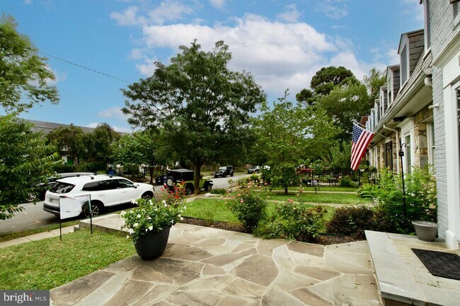 Photo - 1820 Leslie Ave Townhome