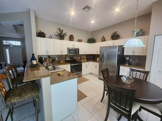Photo - 7940 Rockford Rd