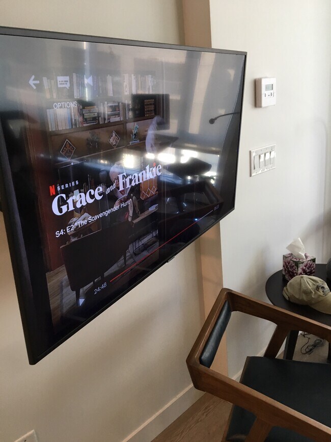 Photo - 1283 Howe St