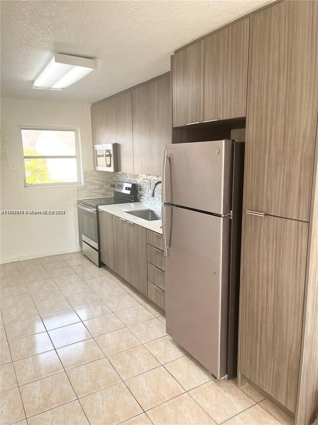 Building Photo - 605 W 68th St Unit 23
