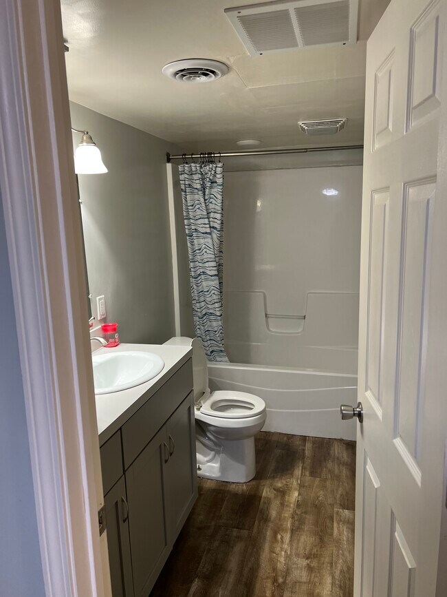 Photo - Twelve Oak Apartments Unit 100