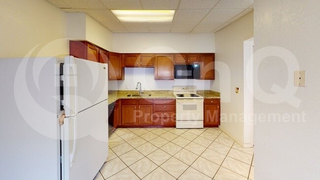 Building Photo - 652 N Drew St W Rental