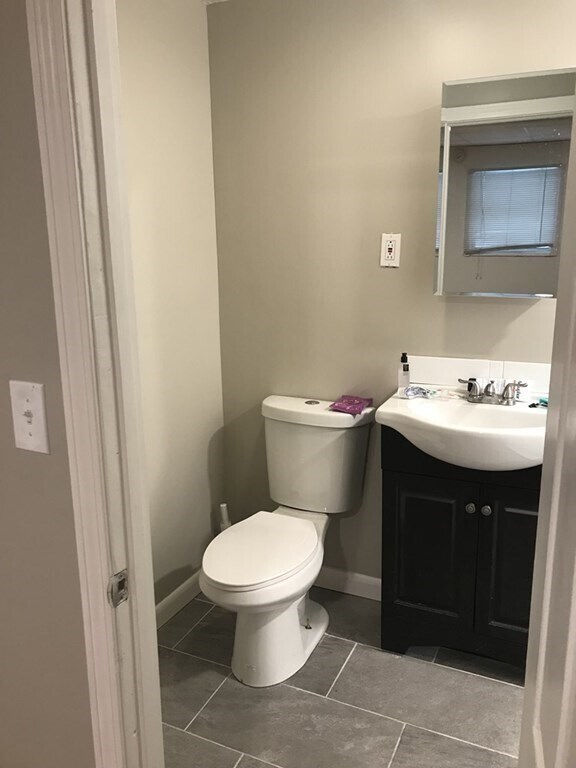 16 Aberdeen St Unit AB