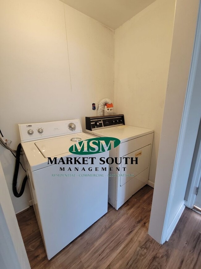 Building Photo - 301 E Liberty Unit B Rental