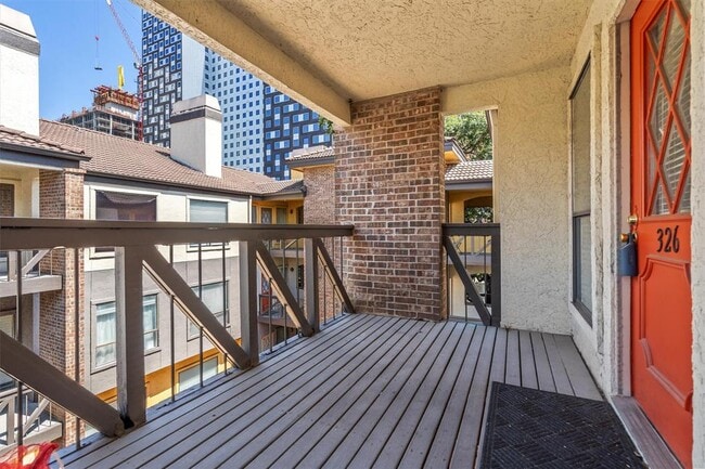 Building Photo - 806 W 24th St Unit 326