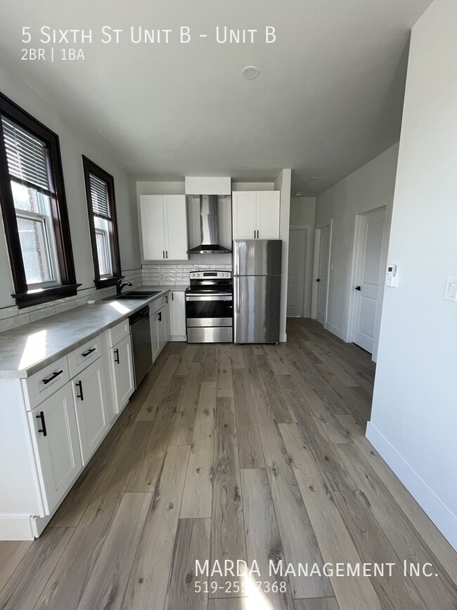 Building Photo - MODERN 2 BED/1 BATH Unit B