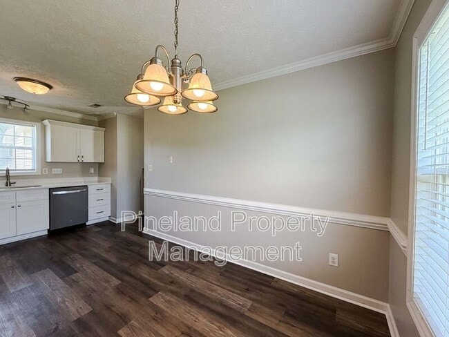 Photo - 225 Shakerstone Dr