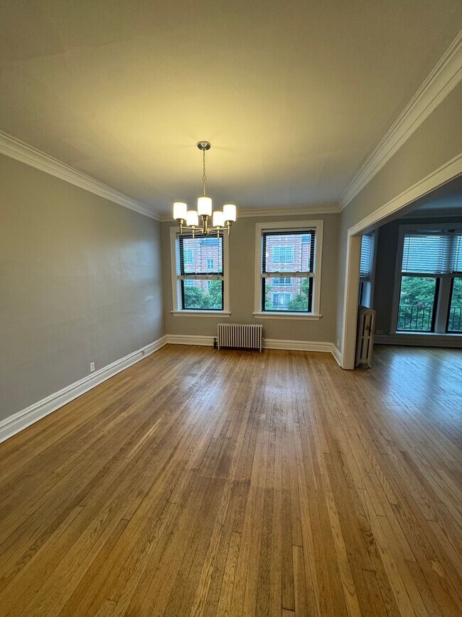 605 Hinman
