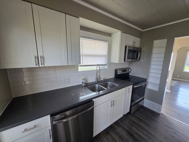 Building Photo - 3 Bedroom - 2 Bath Home in Spokane Valley