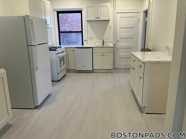 Photo - 1855 Beacon St Unidad 2