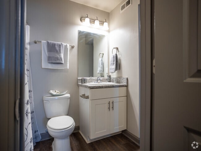 2BD 2BA 950SQFT - Bath