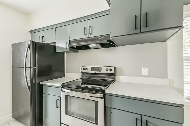 Photo - 5922 Fairdale Ln