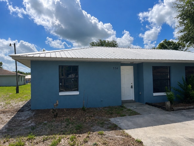Spacious 2BR/1BA Unit Available ! - Spacious 2BR/1BA Unit Available !