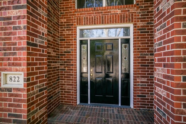 Photo - 822 Hyacinth Pl