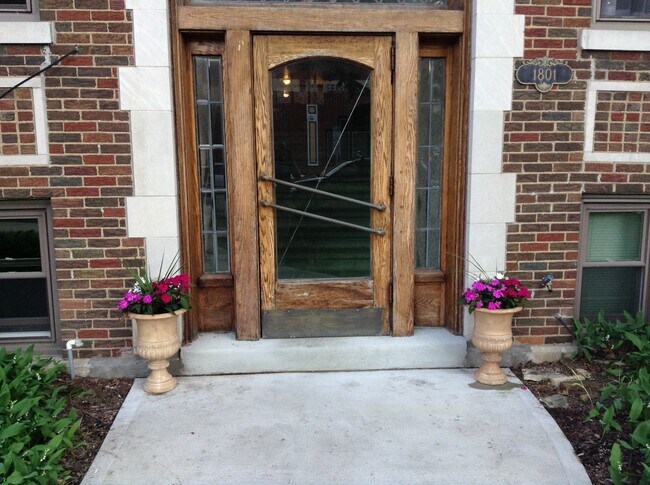 1801 Jarvis Entrance