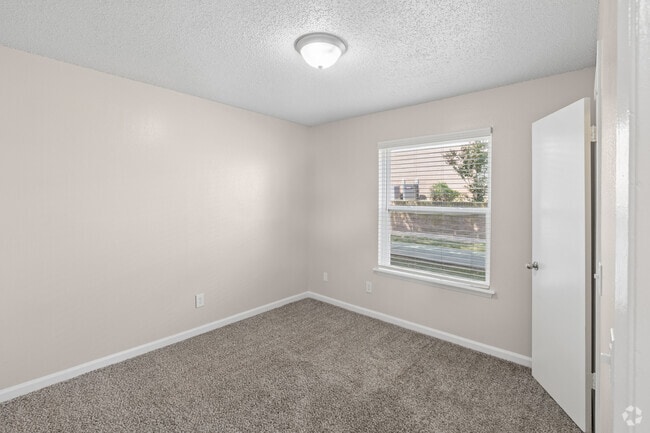 2x1BGS - 2BR, 1BA - 806SF - Primary Bedroom