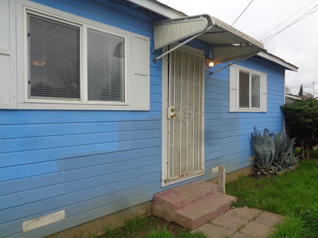 Building Photo - 5520 Cottonwood Ave Rental