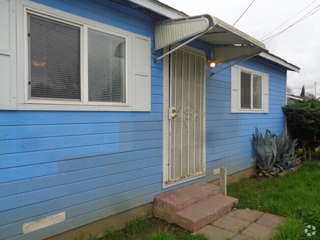 Building Photo - 5520 Cottonwood Ave Rental
