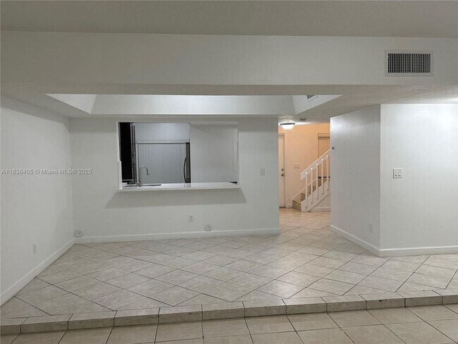 Photo - 658 NE 195th St