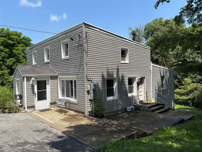 Building Photo - 72 Christian Hill Rd Rental