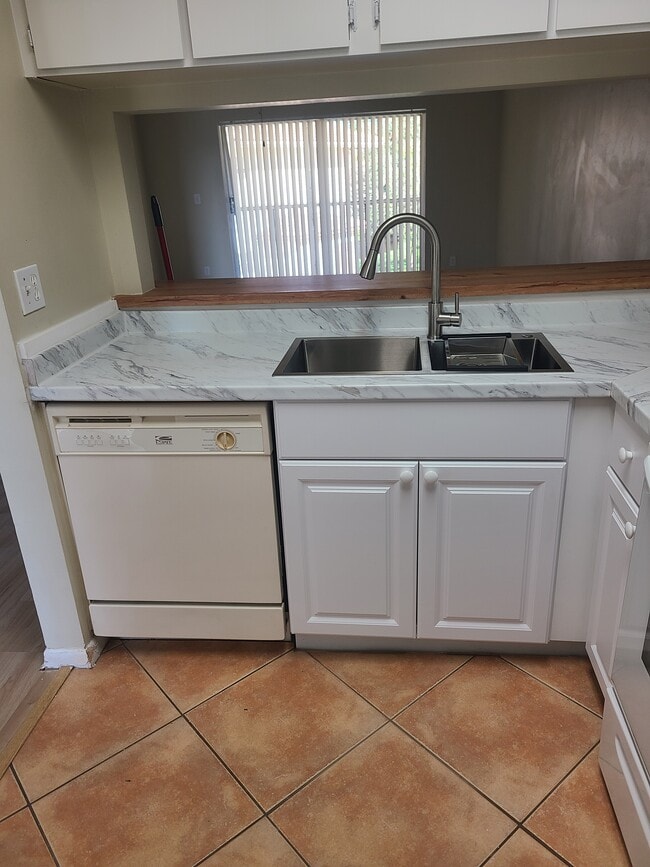 Photo - 9927 Three Lakes Cir Unit Rosewood