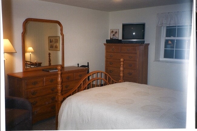 Main Bedroom - 305 Furnace Dr Unit 305B