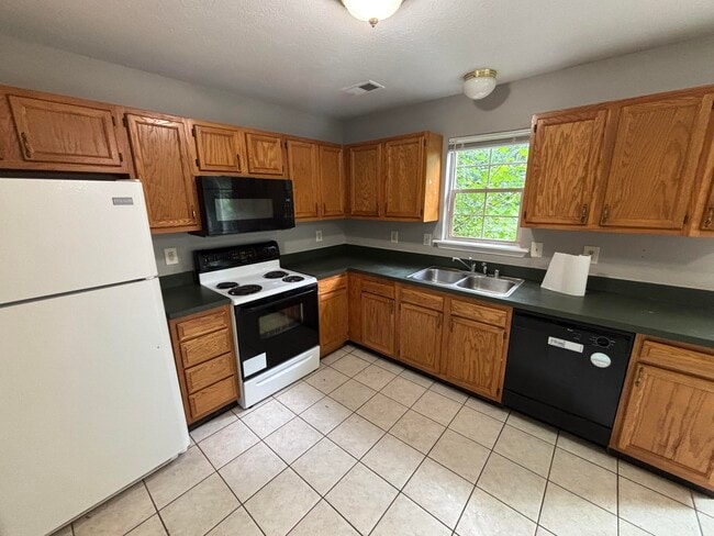 Photo - 210 Maple Leaf Ln