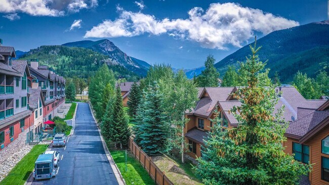 Photo - Evolve Real Estate: 6 Mos Lease Only Large Fully Furnished Condo Walking Distance to Keystone Vil... Unit 5077