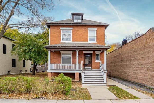 Building Photo - 319 Chicago Ave Rental