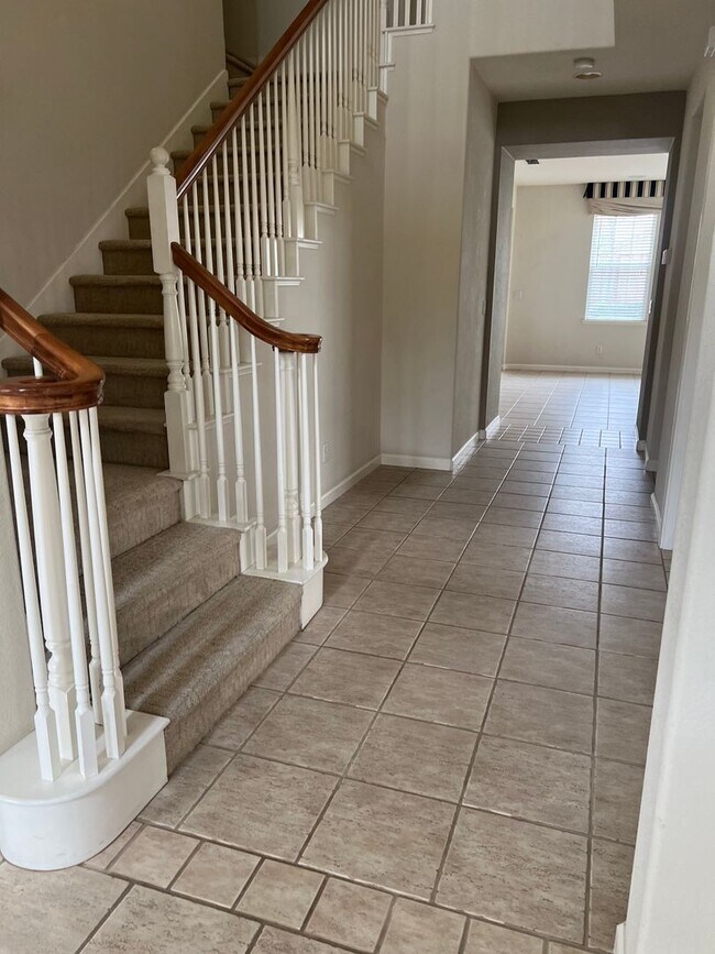 Photo - 627 Tradition St