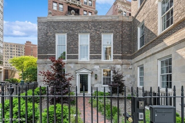 Photo - 2700 N Lakeview Ave Unidad 2