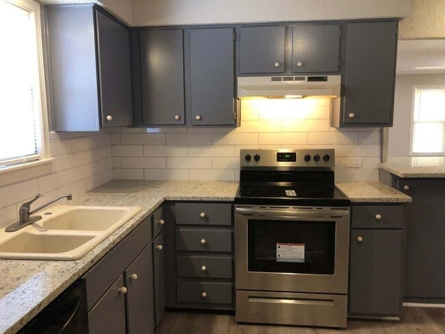 Building Photo - 2616 26th St Rental