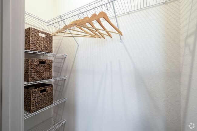 4BR, 4BA - 1,352SF - Primary Closet