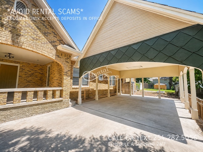 1113 N Main St