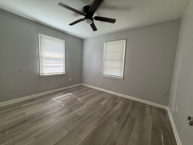126 Sherwood Dr