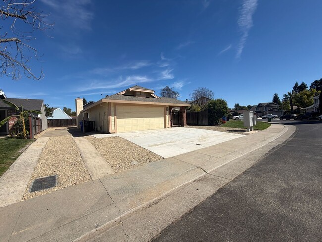 Building Photo - RV Access!