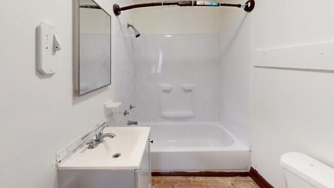 Photo - 144 Ave. C