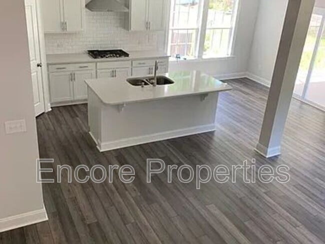 Photo - 808 Kingsworth Wy