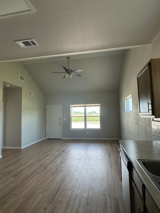 Photo - 1180/1182 Fm 2623 Unidad 1180