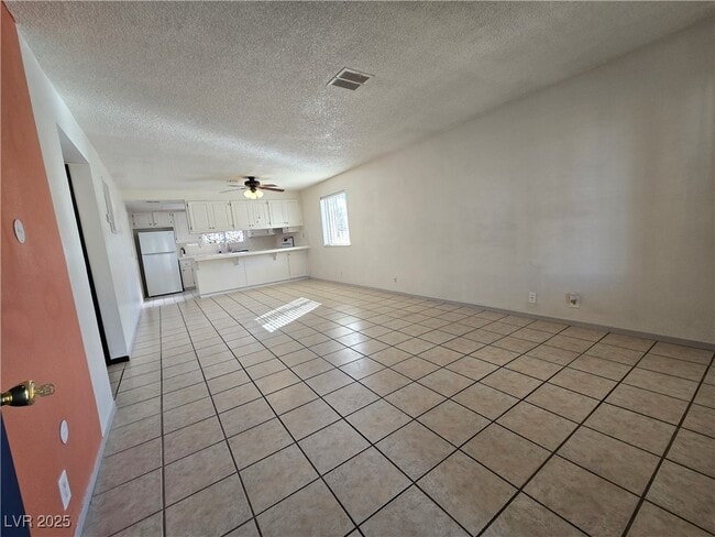 Building Photo - 3245 Arville St Unit B