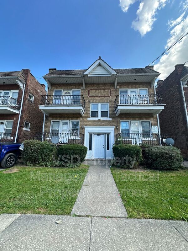 Building Photo - 3289 E 143rd St Unit #2