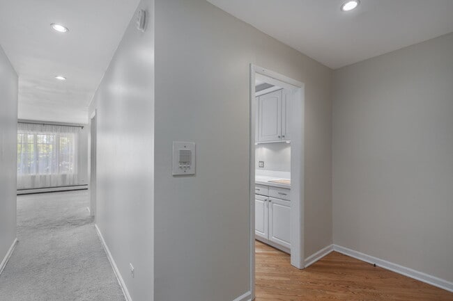 Photo - 510 W Eastman St Unit 2F