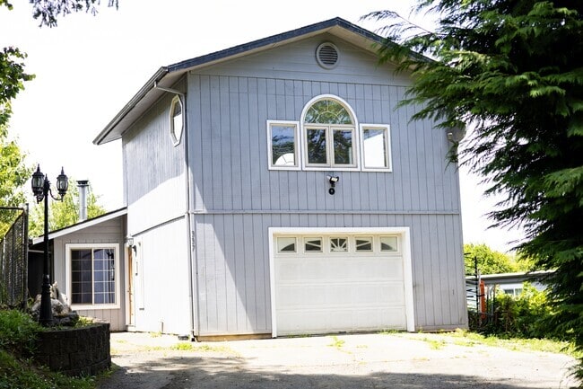 Building Photo - 337 6th Ave Rental