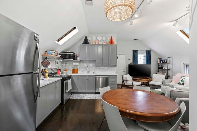 Photo - 2518 N Campbell Ave Unit 3