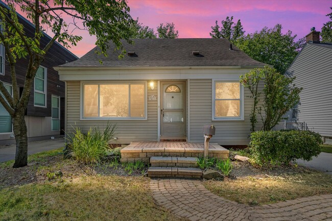 Building Photo - 3411 Chester Rd Rental